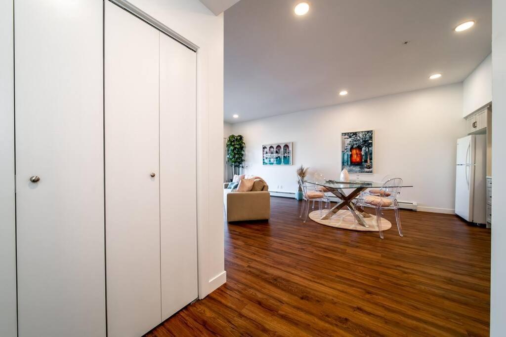 Steamy Romantic Greek Corneer King U/g Wifi Apartment